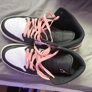 Jordan Kids Black and White Sneakers with Pink Laces
